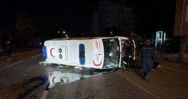 Samsun'da Ambulans ve Otomobil Çarpıştı: 5 Yaralı