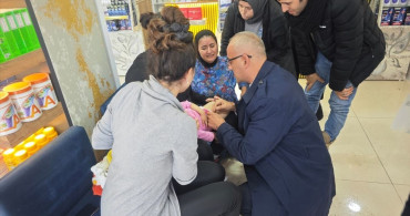 Samsun'da Belediye Başkanı Havale Geçiren Bebeğe İlk Yardımı Yaptı