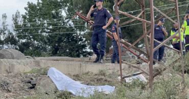 Samsun'da devrilen taş yüklü kamyon kazası: Sürücü hayatını kaybetti
