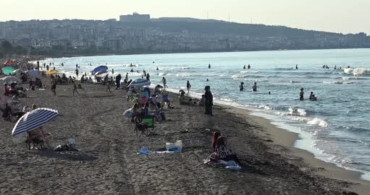 Samsun'da hava sıcaklığı arttı, vatandaşlar denize akın etti