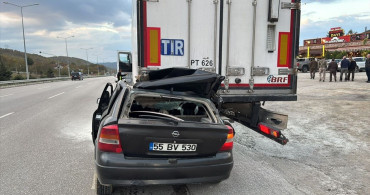 Samsun'da Kaza: Otomobil Tıra Çarptı, Sürücü Hayatını Kaybetti