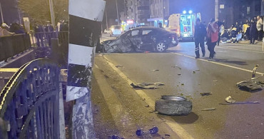 Samsun'da Köprü Korkuluğuna Çarpan Araçta İki Yaralı