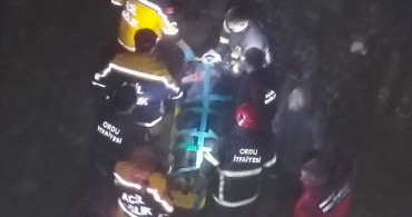 Samsun'da Köprüden Dere Yatağına Uçan Otomobil: İki Yaralı