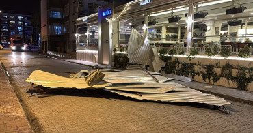 Samsun'da Kuvvetli Rüzgar Çatıyı Uçurdu