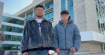 Samsun'da Otomobil Motosiklete Çarptı, Güvenlik Kamerasında Görüntülendi