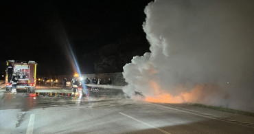 Samsun'da Seyir Halindeki Lüks Otomobil Alev Alev Yandı
