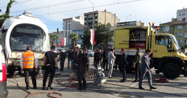 Samsun'da Tır İle Çarpışan Tramvay Raydan Çıktı