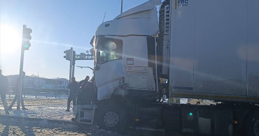 Samsun'da Üç Araçlı Trafik Kazası: 6 Yaralı