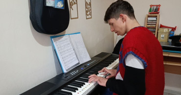 Sanatla Engelleri Aşmak: Filiz Köktürk Özgül ve Oğlu Mustafa Burak'ın İlham Verici Hikayesi