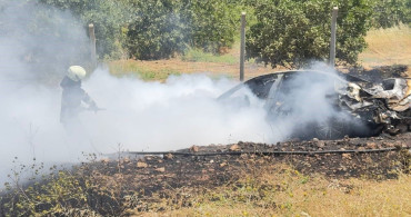 Şanlıurfa'da devrilen otomobil alev aldı, 2 kişi yaralandı