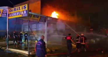 Şanlıurfa'da Gece Yangın Alarmı: İki İş Yeri Alev Alev Yandı