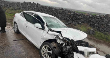 Şanlıurfa'da İki Otomobil Çarpıştı: 8 Kişi Yaralandı