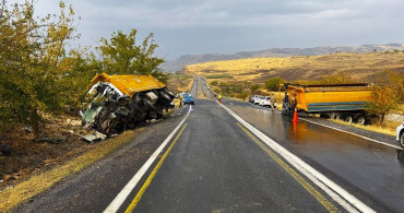 Şanlıurfa'da Kamyon Çarpışması: 1 Ölü, 1 Yaralı