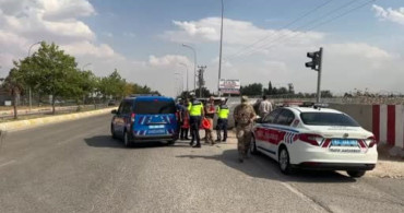 Şanlıurfa’da kamyonet devrildi, 2 kişi yaralandı