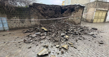 Şanlıurfa'da Metrak Evde Duvar Çökmesi Anı Güvenlik Kamerasında