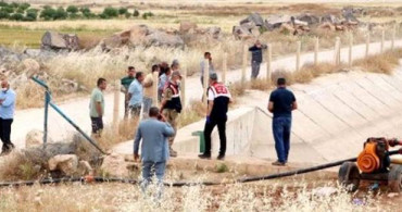 Şanlıurfa'da Oğlunu Kurtarmak İsteyen Baba Su Kanalında Boğuldu