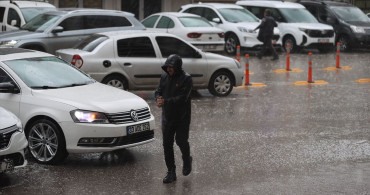 Şanlıurfa'da Sağanak ve Dolu Hayatı Olumsuz Etkiledi