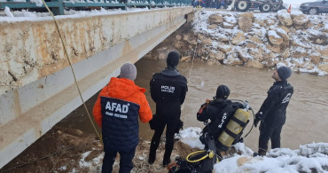 Şanlıurfa'da Sulama Kanalına Düşen Araç İçin Arama Çalışmaları Devam Ediyor