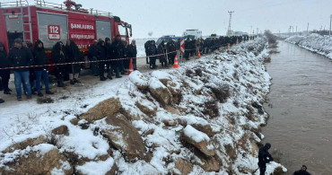 Şanlıurfa'da Sulama Kanalına Düşen Otomobilde Kurtarma Çalışmaları Başlatıldı