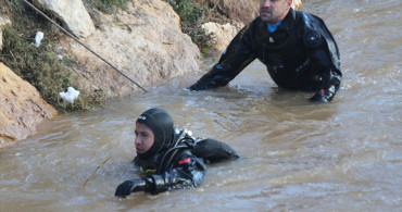 Şanlıurfa'da Sulama Kanalına Düşen Otomobilin Sürücüsü İçin Arama Çalışmaları Devam Ediyor