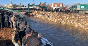 Şanlıurfa'da Sulama Kanalına Düşen Otomobilin Sürücüsünü Arama Çalışmaları Devam Ediyor