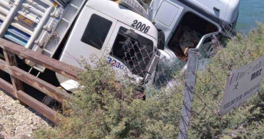 Şanlıurfa'da tanker ve kamyon sulama kanalına düştü: 2 yaralı