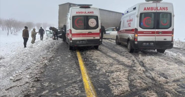 Şanlıurfa'da Zincirleme Trafik Kazası: 4 Yaralı