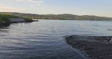 Sapanca gölünde şnorkel ve deniz gözlüğüyle bulunan erkek cesedi inceleniyor