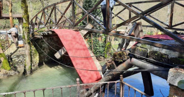 Sapanca'da Asma Köprü Çöktü: İki Kişi Yaralandı