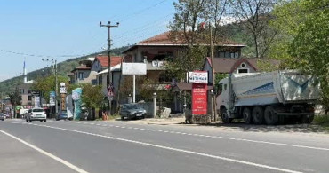 Sapanca'da Çöp Kamyonu Kazası: 31 Yaşındaki Kadın Hayatını Kaybetti
