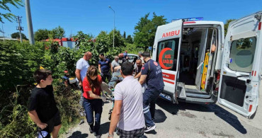 Sapanca'da otomobil ile taksi çarpıştı, sürücü yaralandı