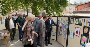 Şaphane'de yılsonu hayır çarşısı ve sergi yoğun ilgi gördü