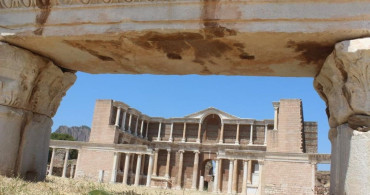 Sardes Kazı Ekibi Salihli Kaymakamı Güldoğan'ı Ziyaret Etti