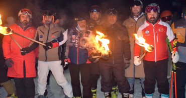 Sarıkamış Kayak Merkezi Sezon Açılışını Meşaleli Gösteri ile Kutladı