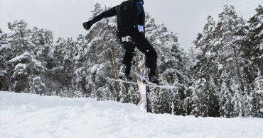 Sarıkamış Kayak Merkezi'nde Snowboard Gösterisi