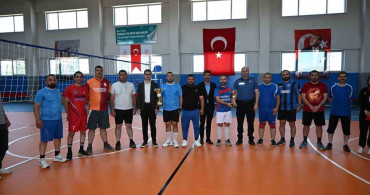 Sarıoğlan voleybol turnuvası tamamlandı