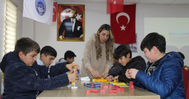 Sarıoğlan'da Çocuklar Yüzme Öğreniyor