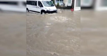 Sarıyer'de Sağanak Yağışlar Rögarları Taşırdı