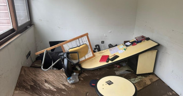 Sarıyer'de Şiddetli Yağış Sonrası Yol Çöktü