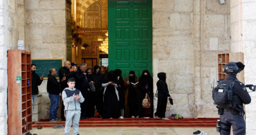 Savaşın gölgesinde dördüncü Cuma namazı: İsrail Mescid-i Aksa’ya müdahale etti