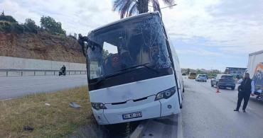 Şehirlerarası Otobüs Kazası: Refüje Çıktı, 1 Yaralı