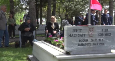 Şehit Anneleri Anneler Günü'nde Kabirleri Ziyaret Etti
