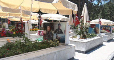 Şehit babalarının buruk Babalar Günü: O bize gelemiyor, biz ona geldik