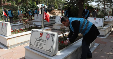 Şehitler Haftası'nda Yükümlülerden Anlamlı Davranış