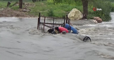 Sele Kapılan Vatandaşın Çırpınma Görüntüleri Yürek Burktu