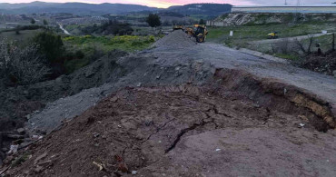 Selendi-Kula Eski Karayolunda Çökme: Alternatif Güzergahlar Belirlendi