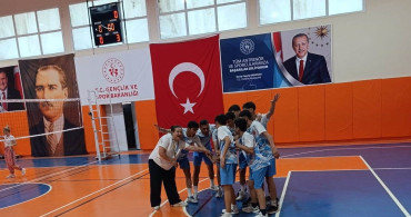 Selendi'de Voleybol Turnuvası Heyecanı