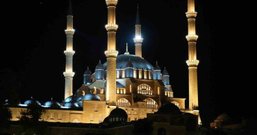 Selimiye Camii'nden yükselen selalar 15 Temmuz şehitleri için okundu