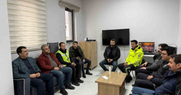 Şemdinli'de Polis Haftası İçin Unutulmaz Pasta Sürprizi