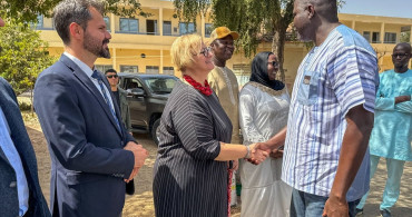 Senegal Bakanı Amadou Ba, TİKA Destekli El Sanatları Merkezini Ziyaret Etti